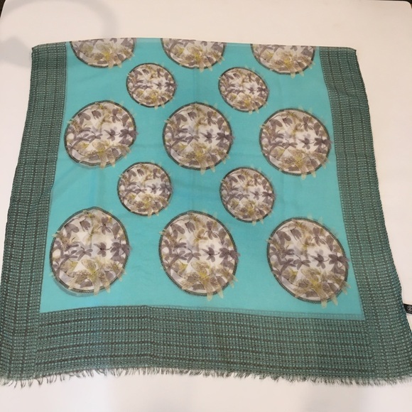 Scarf / Shall with Firefly Print - Picture 6 of 10